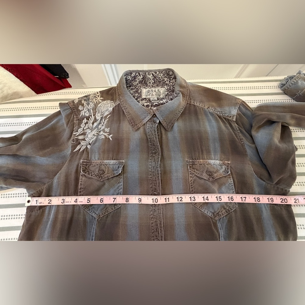 Ryan Michael Snap-Front Western Blouse with Embroidery and Beautiful Details. - Picture 14 of 15